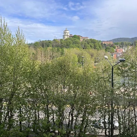 Classico Vista Fiume E Collina