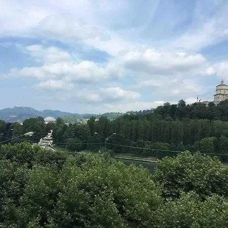 Classico Vista Fiume E Collina